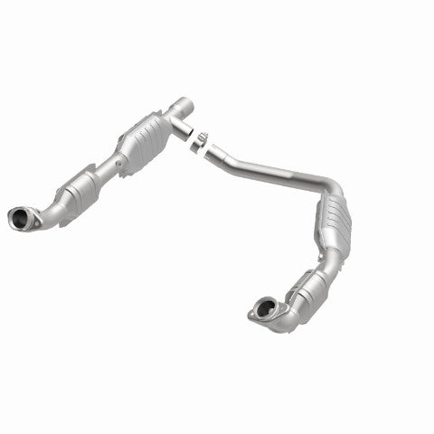 MagnaFlow direct-fit catalytic converter fits 2005-2006 Ford E-350 Super Duty 5.4L and 2005 Ford E-250 5.4L stainless steel CARB compliant 458041