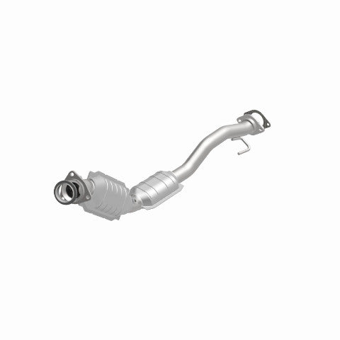 MagnaFlow direct-fit catalytic converter fits 2008-2009 Chevrolet Trailblazer, GMC Envoy, and additional vehicles. Avoid potential exhaust leaks by using the included gaskets to ge