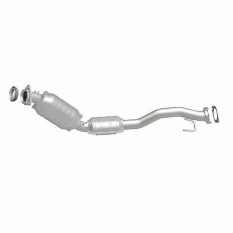 MagnaFlow direct-fit catalytic converter fits 2008-2009 Chevrolet Trailblazer, GMC Envoy, and additional vehicles. Avoid potential exhaust leaks by using the included gaskets to ge
