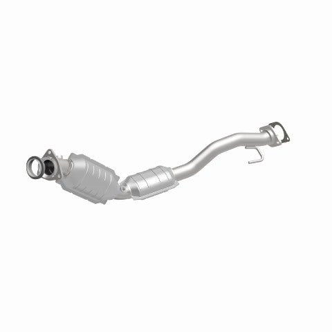 MagnaFlow direct-fit catalytic converter fits 2008-2009 Chevrolet Trailblazer, GMC Envoy, and additional vehicles. Avoid potential exhaust leaks by using the included gaskets to ge