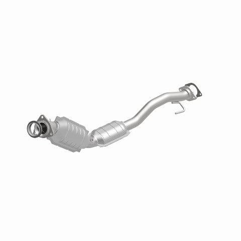 MagnaFlow direct-fit catalytic converter fits 2008-2009 Chevrolet Trailblazer, GMC Envoy, and additional vehicles. Avoid potential exhaust leaks by using the included gaskets to ge