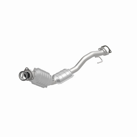 MagnaFlow direct-fit catalytic converter fits 2008-2009 Chevrolet Trailblazer, GMC Envoy, and additional vehicles. Avoid potential exhaust leaks by using the included gaskets to ge
