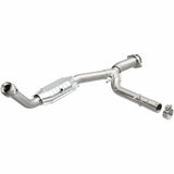 MagnaFlow direct-fit catalytic converter fits 2005-2006 Ford Expedition 5.4L and 05 Expedition passenger side 5.4L passenger side stainless steel CARB compliant OBDII 49411