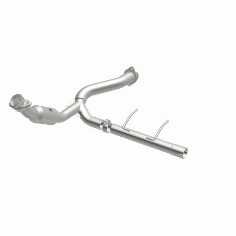 MagnaFlow direct-fit catalytic converter fits 2007-2008 Ford Expedition and Lincoln Navigator. Hardware is included to eliminate the hassle of working with corroded factory parts. 