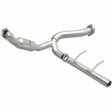 MagnaFlow direct-fit catalytic converter fits 2007-2008 Ford Expedition and Lincoln Navigator. Hardware is included to eliminate the hassle of working with corroded factory parts. 