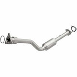 MagnaFlow direct-fit catalytic converter fits 2001-2003 Saturn L200, 2001-2002 Saturn L100, and additional vehicles. Avoid potential exhaust leaks by using the included gaskets to 