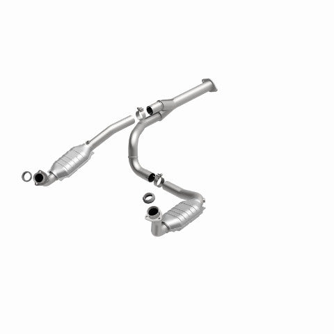 MagnaFlow direct-fit catalytic converter fits 2000-2002 Chevrolet Express 1500 4.3L and 2000-2002 GMC Savana 1500 4.3L stainless steel CARB compliant OBDII 51510