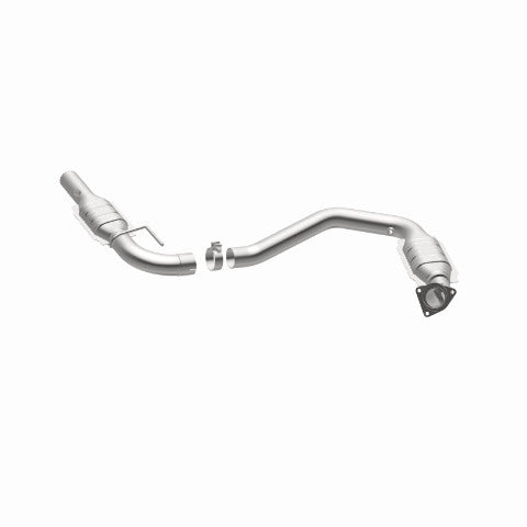 MagnaFlow direct-fit catalytic converter fits 2006-2010 Chevrolet Express 3500, 2006-2009 Chevrolet Express 2500, and additional vehicles and 2007-2008 Express 2500 4.8L driver sid