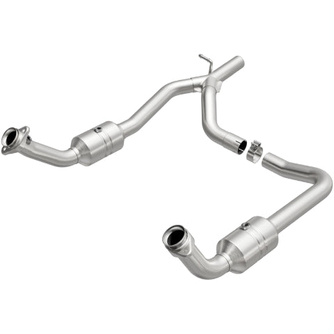 MagnaFlow direct-fit catalytic converter for 2009-2014 Ford 4.6L 2.5 inch inlet/outlet stainless steel CARB compliant 52153