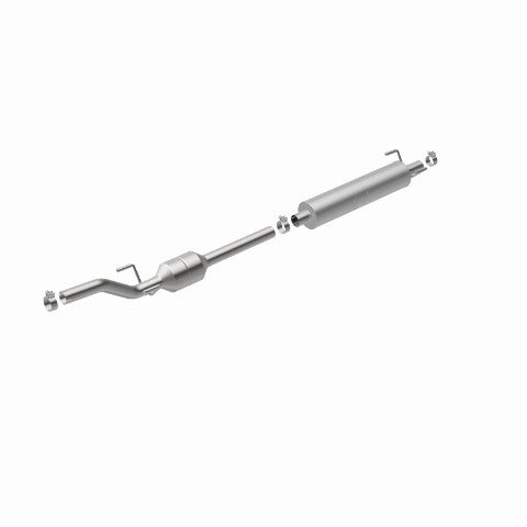 MagnaFlow direct-fit catalytic converter fits 2003-2006 Dodge Sprinter 2500, Freightliner Sprinter 2500, and additional vehicles. Hardware is included to eliminate the hassle of wo