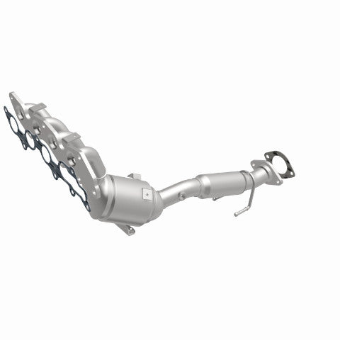 MagnaFlow direct-fit catalytic converter fits 2014-2015 Transit Connect L4 2.5 inch inlet/outlet stainless steel CARB compliant 52444