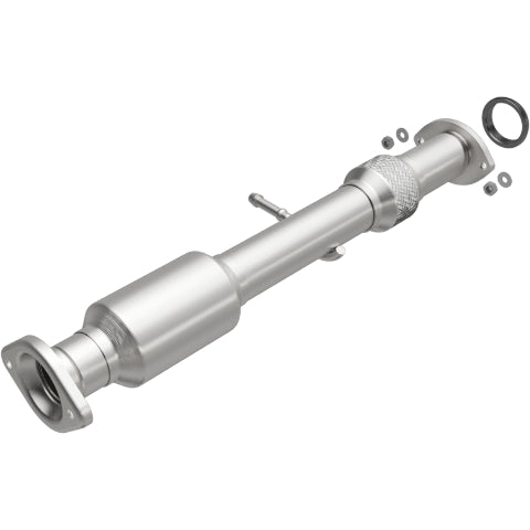 MagnaFlow direct-fit catalytic converter fits 2014-2015 Toyota Highlander 3.5 Undby 3.5 inch inlet/outlet stainless steel CARB compliant 52534