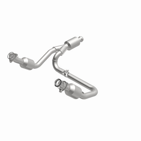 MagnaFlow direct-fit catalytic converter for 2014-2016 Chevy Silverado 1500 stainless steel CARB compliant 5582642