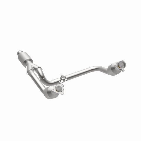 MagnaFlow direct-fit catalytic converter for 2014-2016 Chevy Silverado 1500 stainless steel CARB compliant 5582642