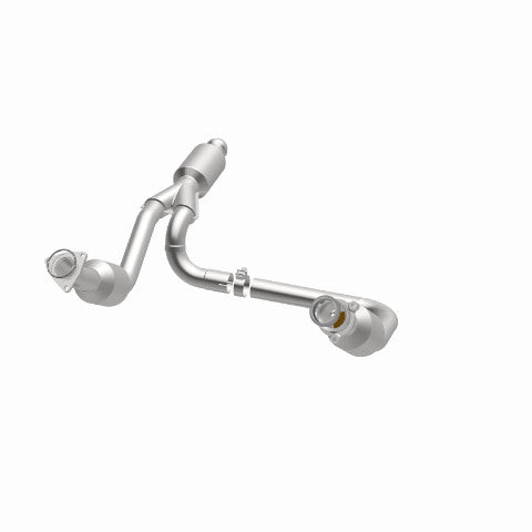 MagnaFlow direct-fit catalytic converter for 2014-2016 Chevy Silverado 1500 stainless steel CARB compliant 5582642