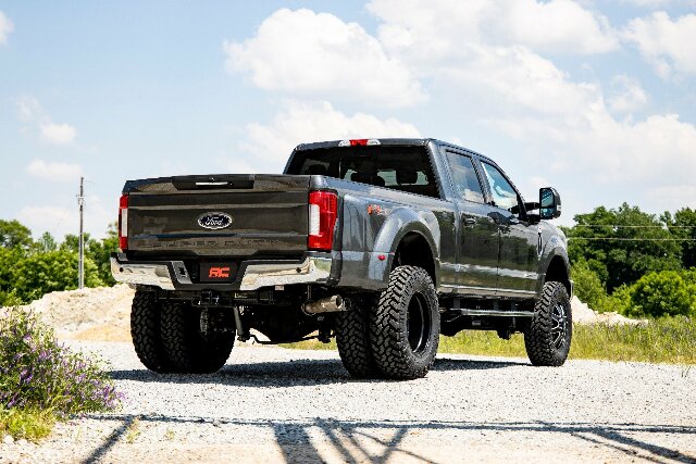 Fits Ford F-350 Super Duty 4WD (2017-2022) 4.5 Inch Lift Kit; Dually; M1; 55940