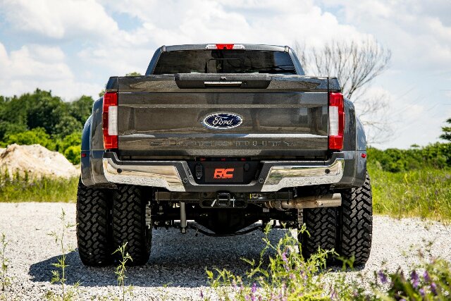 Fits Ford F-350 Super Duty 4WD (2017-2022) 4.5 Inch Lift Kit; Dually; M1; 55940