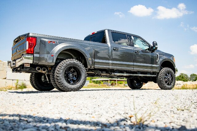 Fits Ford F-350 Super Duty 4WD (2017-2022) 4.5 Inch Lift Kit; Dually; M1; 55940