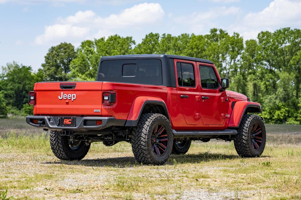 Fits Jeep Gladiator JT 4WD (2020-2023) 2.5 Inch Leveling Kit; Spacers; V2; 63470