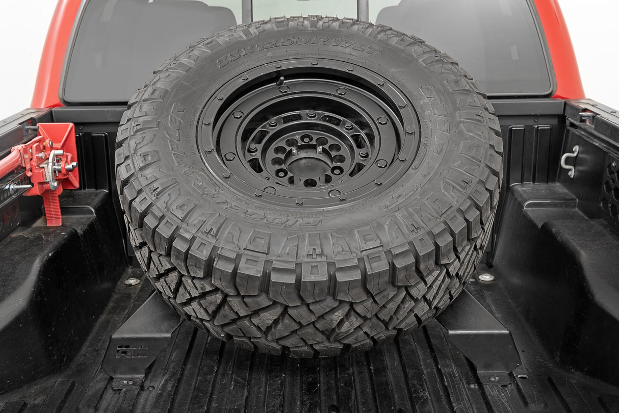 Tire carrier by Rough Country