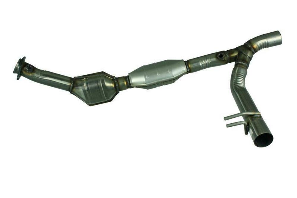 direct-fit catalytic converter fits 2002 Lincoln Blackwood 5.4L and 1999-2002 Ford F-150 5.4L V8 Federal EPA no gasket included 7713124 Schultz