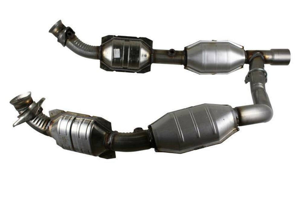 direct-fit catalytic converter fits 2005-2008 Ford E-350 Super Duty 5.4L V8 and 2004-2005 Ford E-350 Club Wagon 5.4L V8 Federal EPA no gasket included 7713285 Schultz