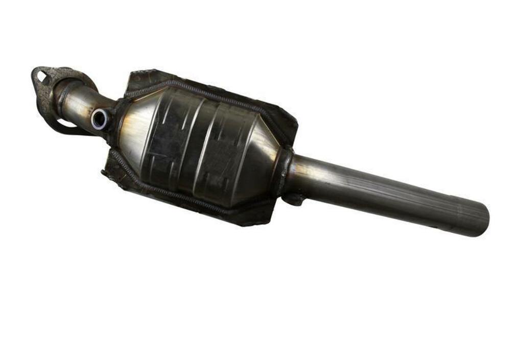 direct-fit catalytic converter fits 2003-2006 L S 3.9L Federal EPA no gasket included 7713391 Schultz