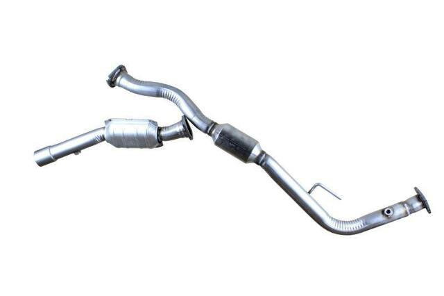 direct-fit catalytic converter fits 2001-2006 Sierra 1500 HD 6L and 2001-2002 GMC Sierra 2500 6L V8 rear front Federal EPA with gaskets 7714070 Schultz