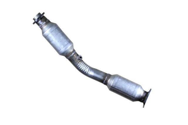 direct-fit catalytic converter fits 2007-2012 Nissan Sentra 2L L4 and 2012-2017 Nissan Versa 1.6L L4 rear front Federal EPA with gaskets 7714072 Schultz