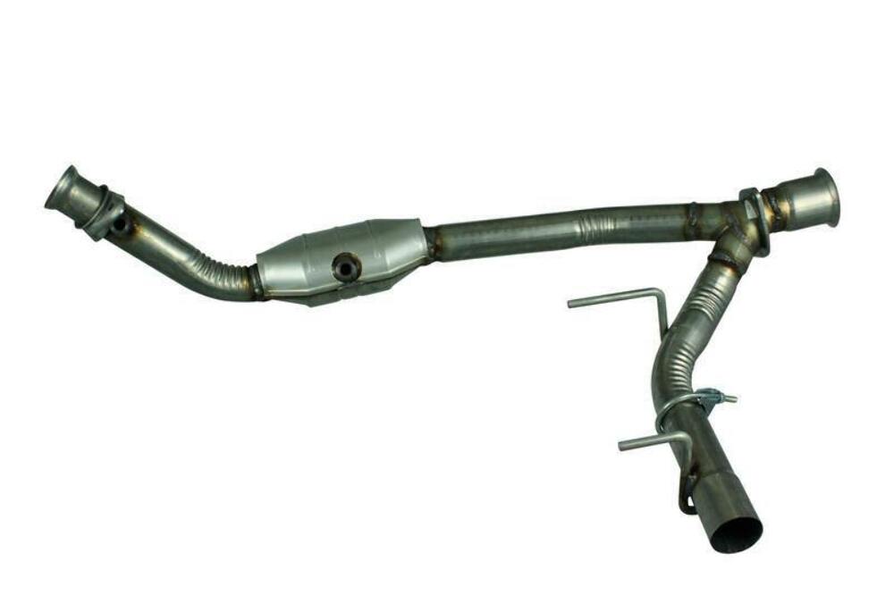 direct-fit catalytic converter fits 2003-2004 Ford Expedition 5.4L and 2003-2004 Ford Expedition 5.4L V8 Federal EPA no gasket included 7716028 Schultz