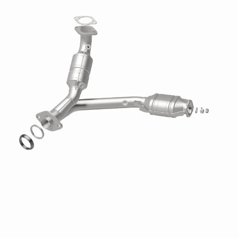 MagnaFlow direct-fit catalytic converter fits 2001-2002 Mitsu Montero 3.5L stainless steel Federal EPA compliant OBDII 24233