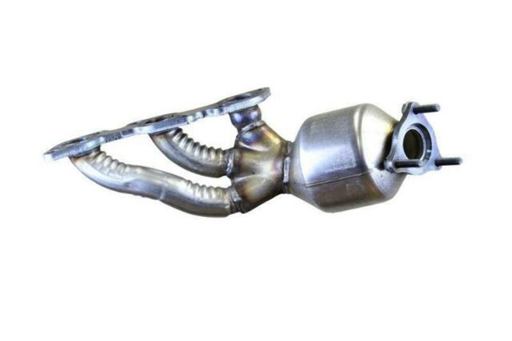 direct-fit catalytic converter fits 2002-2004 Nissan Frontier 3.3L stainless steel 7718017 Schultz