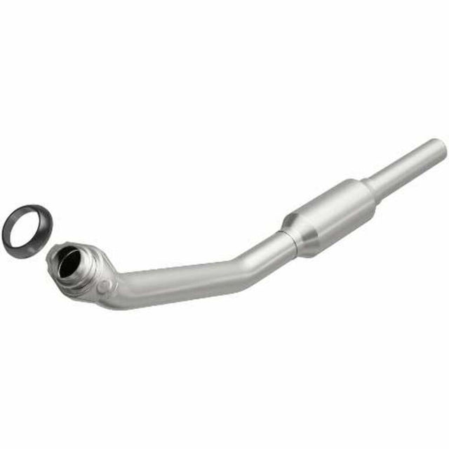 MagnaFlow direct-fit catalytic converter fits 1989-1990 Dodge Caravan and Plymouth Voyager. Avoid potential exhaust leaks by using the included gaskets to get a proper seal and 198