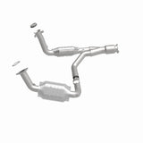 MagnaFlow direct-fit catalytic converter fits 2006-2009 Chevrolet Trailblazer, 2007-2009 GMC Envoy, and additional vehicles and 2006-2009 TB/Envoy 5.3/6.0 5.3 inch inlet/outlet sta