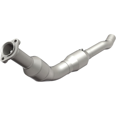 MagnaFlow direct-fit catalytic converter fits 2005-2009 Land Rover LR3 and 2006-2009 Land Rover Range Rover Sport. Hardware is included to eliminate the hassle of working with corr