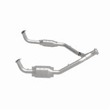 MagnaFlow direct-fit catalytic converter fits 1994-1995 Land Rover Defender 90, Land Rover Discovery, and additional vehicles. Hardware is included to eliminate the hassle of worki