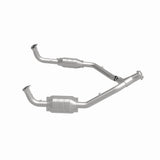MagnaFlow direct-fit catalytic converter fits 1994-1995 Land Rover Defender 90, Land Rover Discovery, and additional vehicles. Hardware is included to eliminate the hassle of worki
