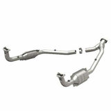 MagnaFlow direct-fit catalytic converter fits 1996-1998 Land Rover Discovery and 1997 Land Rover Defender 90. Hardware is included to eliminate the hassle of working with corroded 