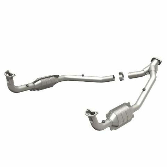 MagnaFlow direct-fit catalytic converter fits 1996-1998 Land Rover Discovery and 1997 Land Rover Defender 90. Hardware is included to eliminate the hassle of working with corroded 