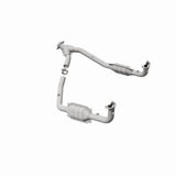 MagnaFlow direct-fit catalytic converter fits 1996-1998 Land Rover Discovery and 1997 Land Rover Defender 90. Hardware is included to eliminate the hassle of working with corroded 