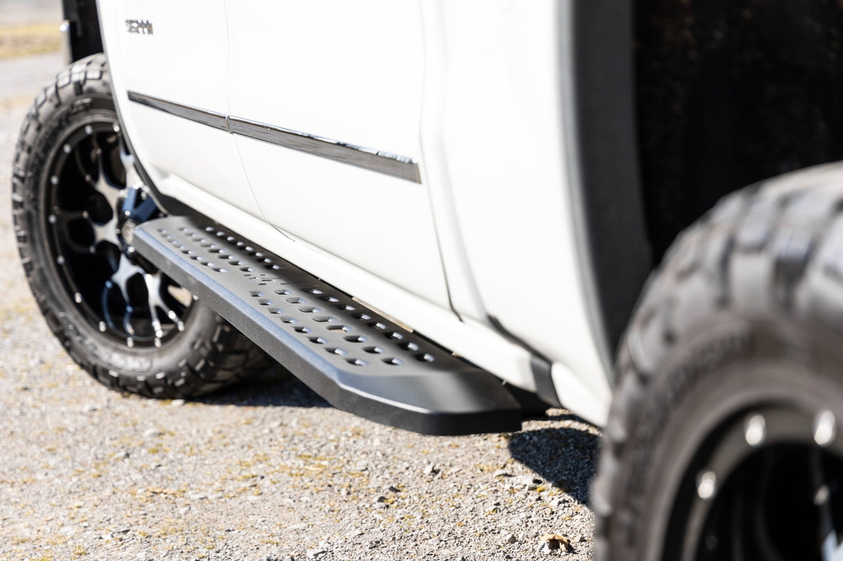Running boards for Chevy by Rough Country