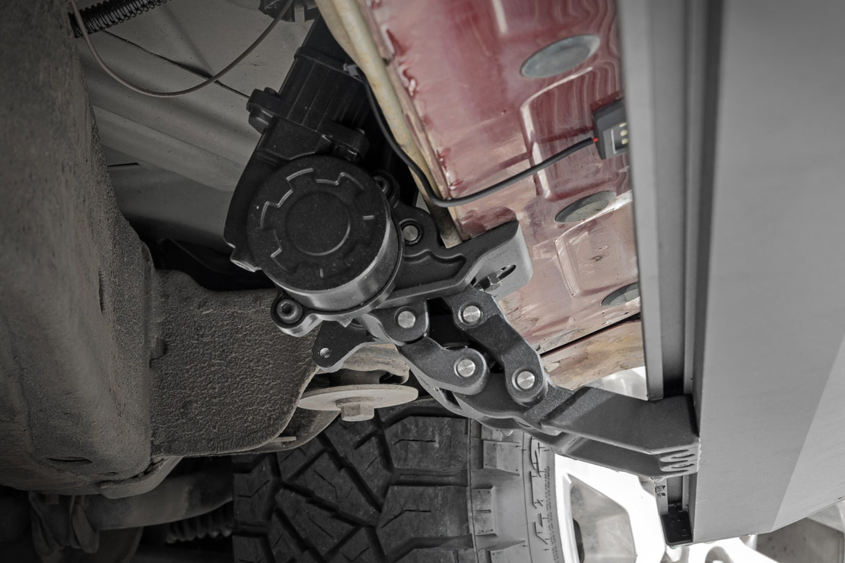 Running boards for Chevy Tahoe by Rough Country