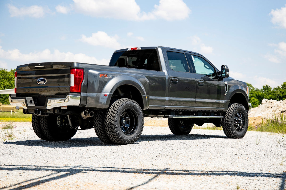 Lift kit for Ford F-350 by Rough Country