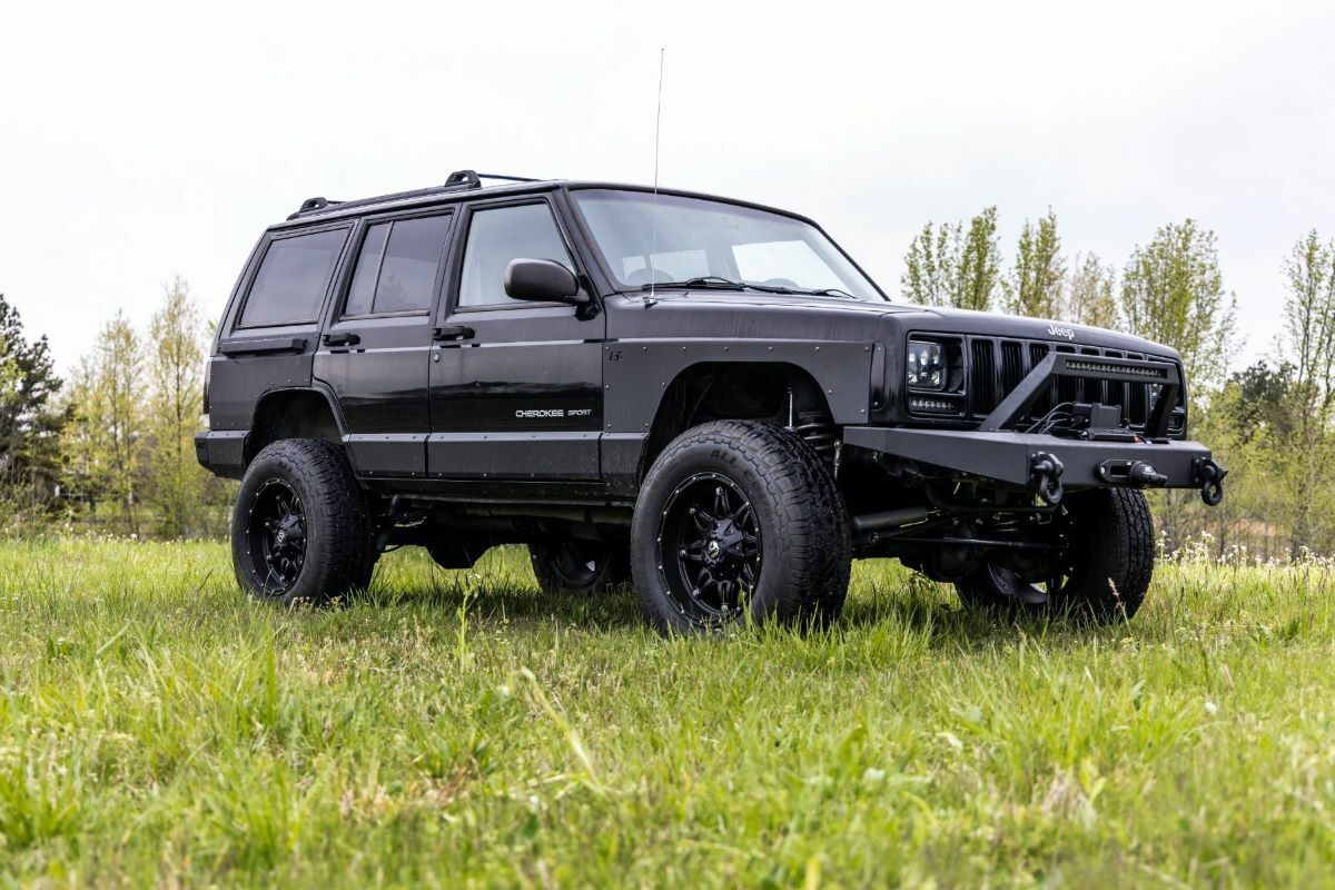 Lift kit for 1984-2001 Jeep Cherokee by Rough Country