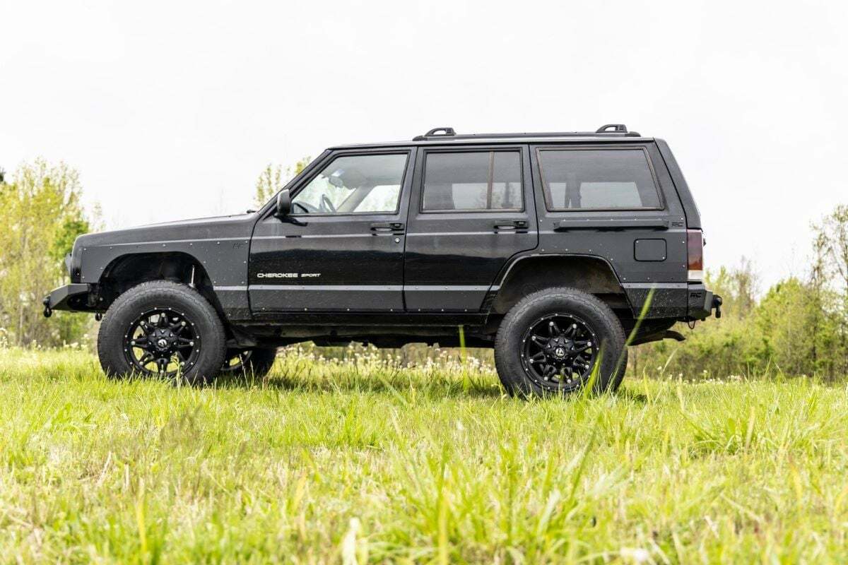 Lift kit for 1984-2001 Jeep Cherokee by Rough Country