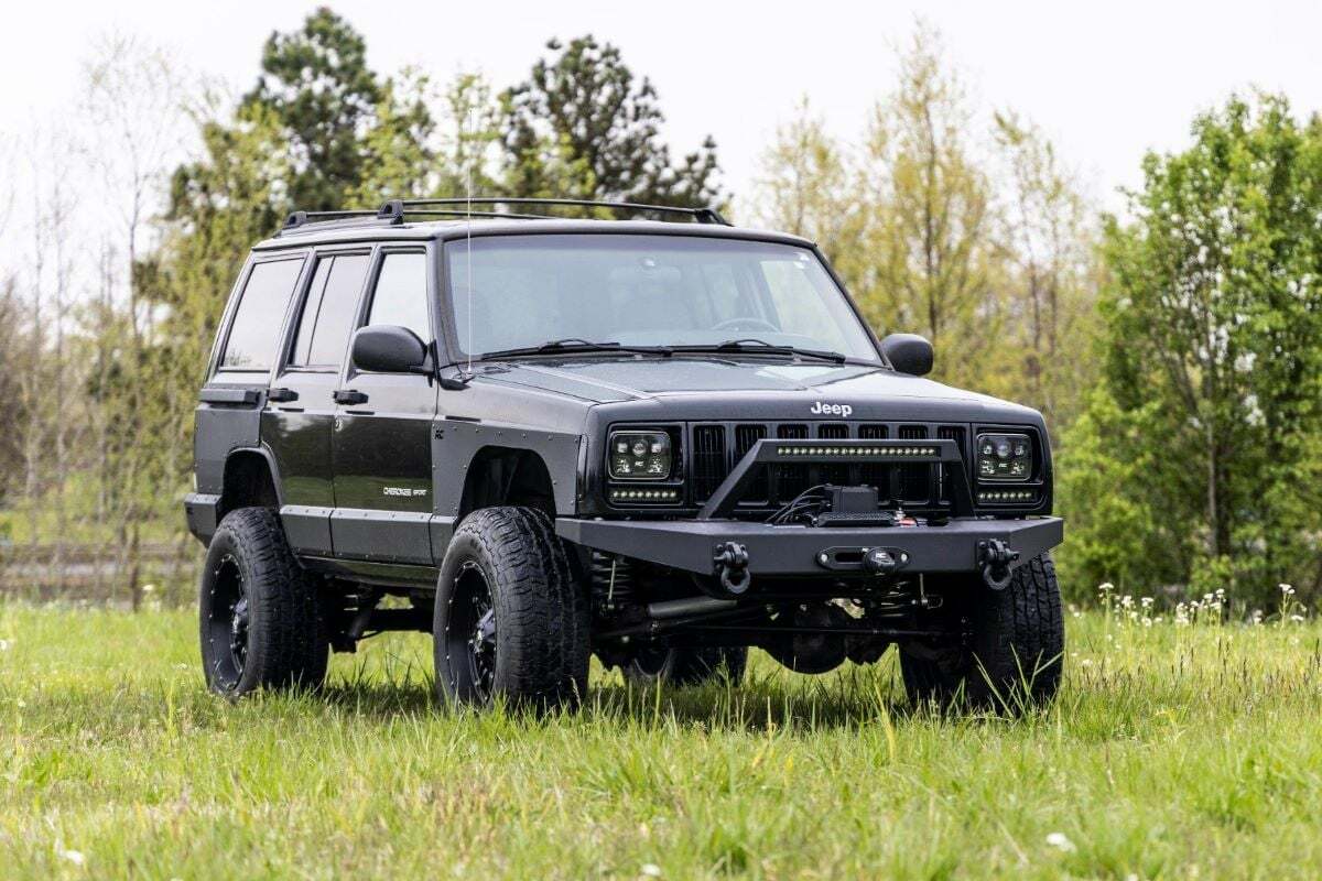Lift kit for 1984-2001 Jeep Cherokee by Rough Country
