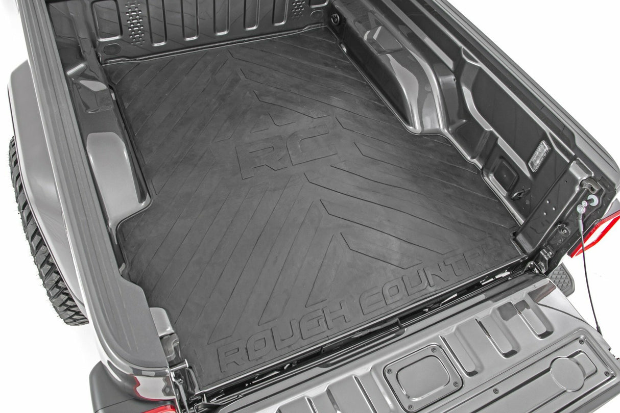 Fits Jeep Gladiator JT 4WD (2020-2024) Bed Mat; 5' Bed; RC Logo; RCM687