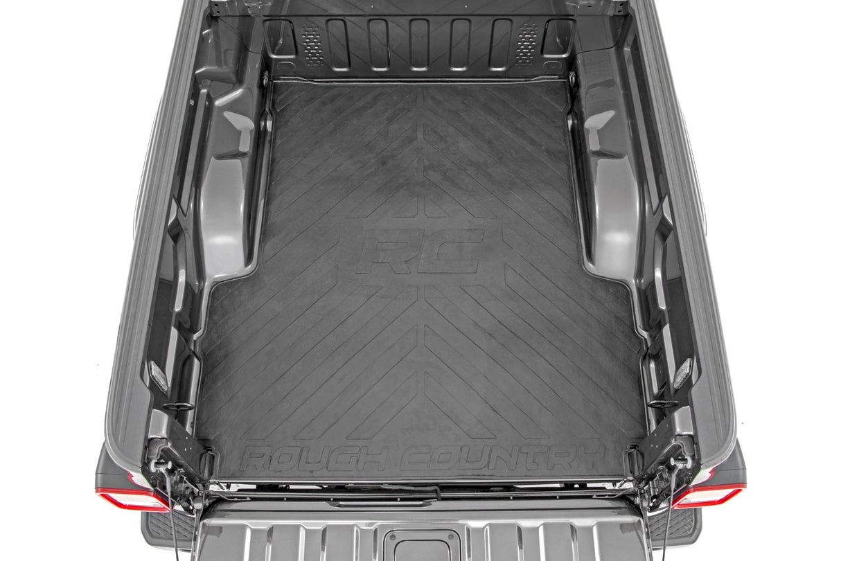 Fits Jeep Gladiator JT 4WD (2020-2024) Bed Mat; 5' Bed; RC Logo; RCM687