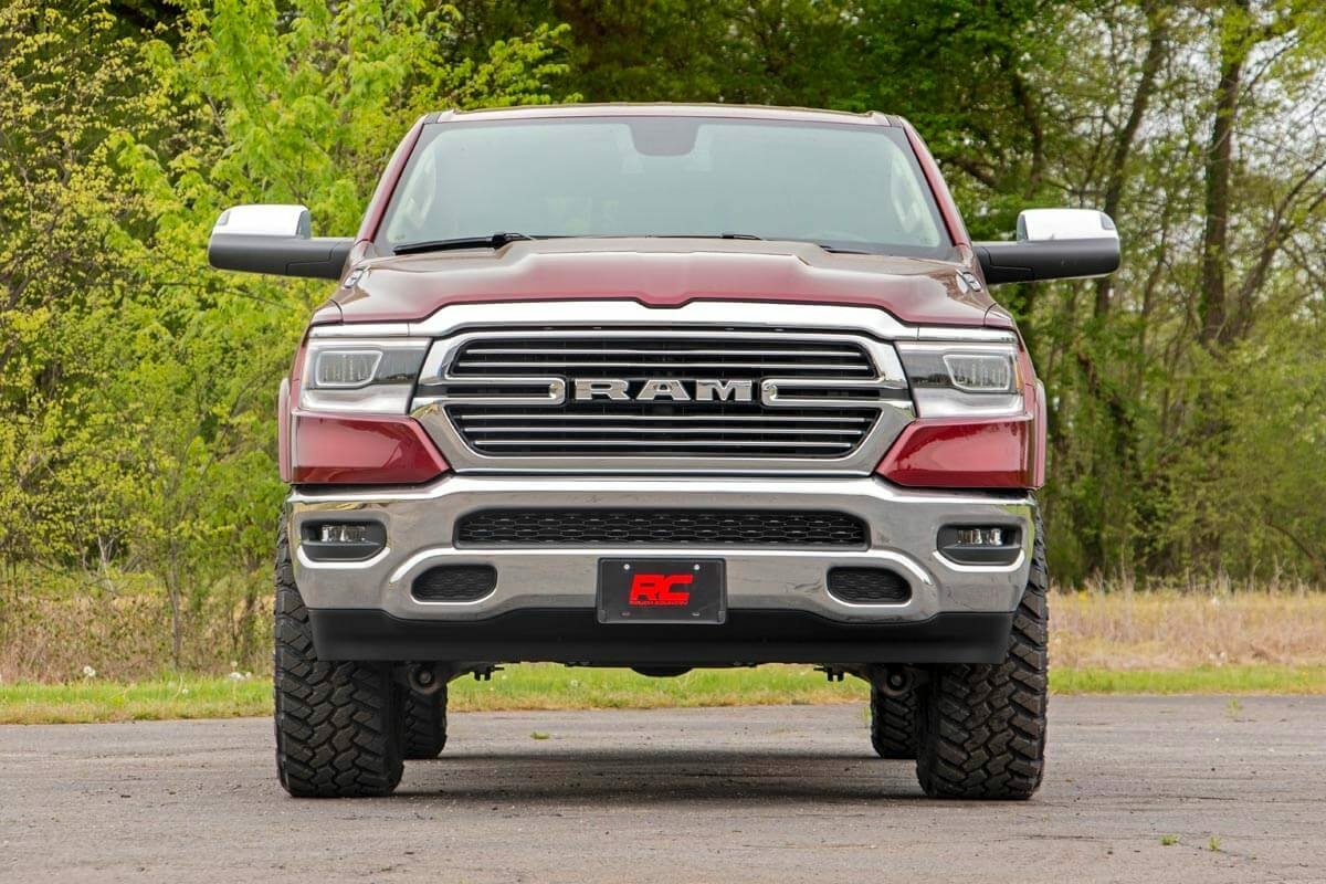 Fits Ram 1500 2WD/4WD (2019-2025) 3.5 Inch Lift Kit; 31430RED