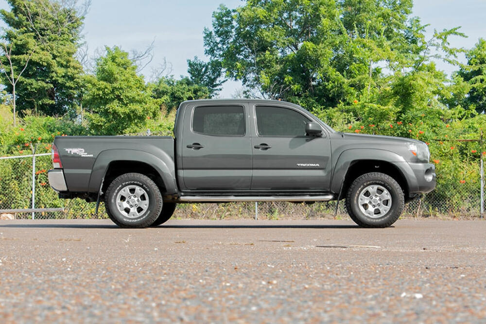 Fits Toyota Tacoma 2WD/4WD (2005-2023) 2 Inch leveling Kit; Aluminum; 744
